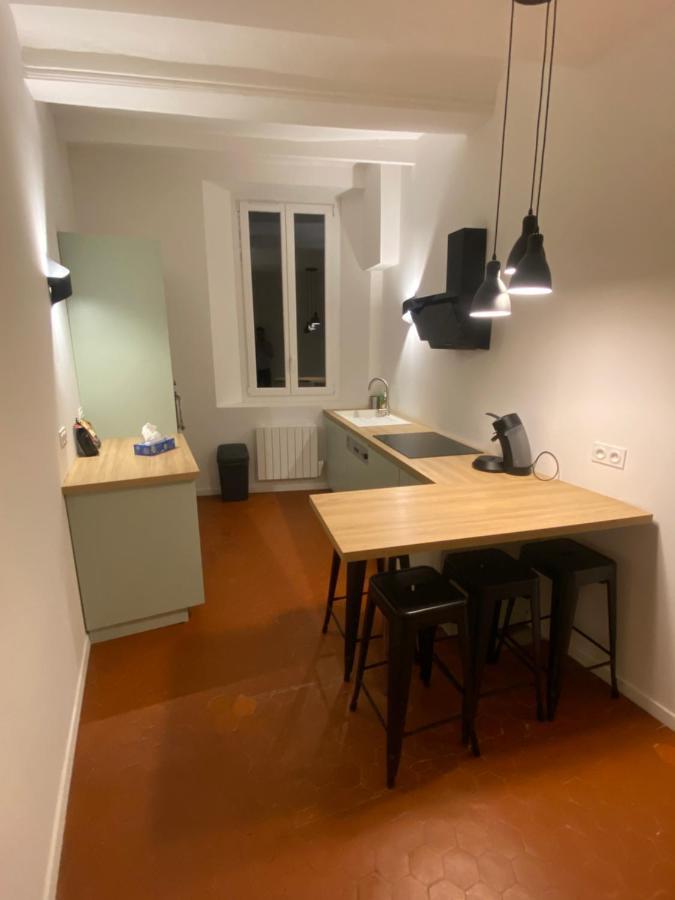 Charmant T3 Dans Le Centre Historique Appartement Manosque Buitenkant foto